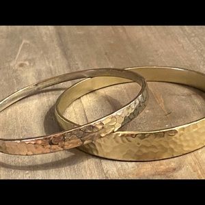 Set of 2 gold bangles